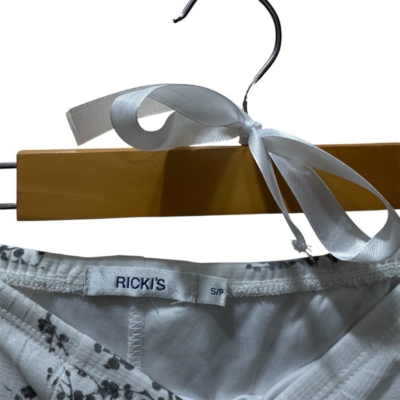 Ricki’s Floral Midi Skirt White Black Print Size Small Cottagecore Chic Flowy - Picture 6 of 6